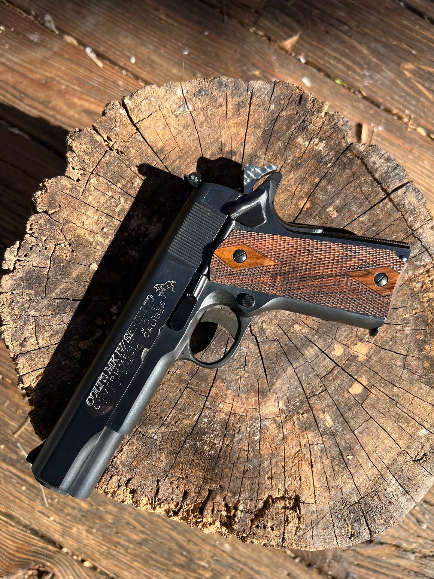English walnut Double Diamond 1911