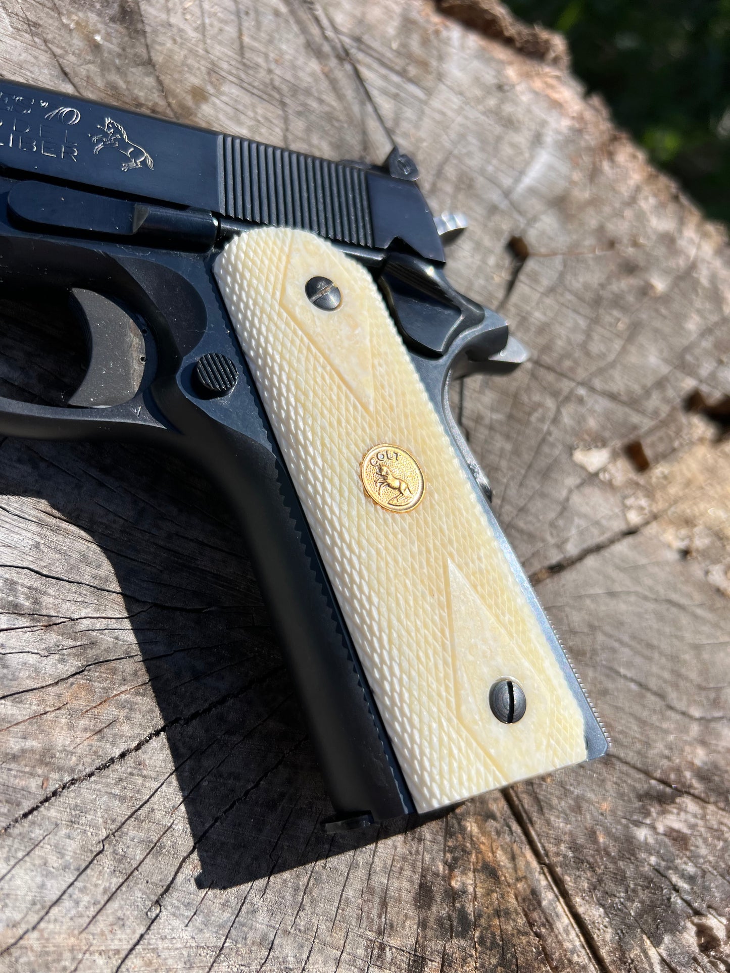 Walrus Ivory Double Diamond Checkering, 1911