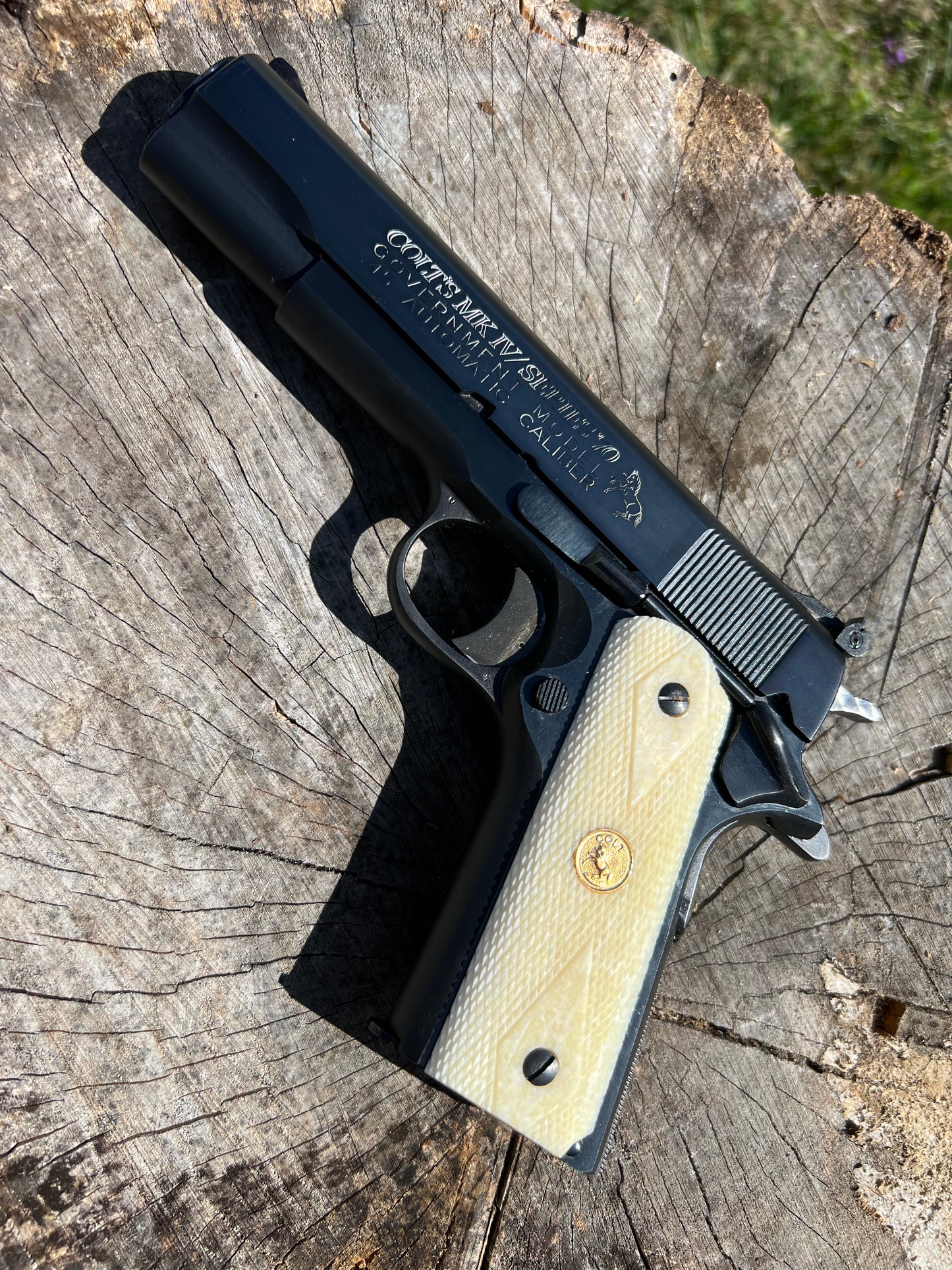 Walrus Ivory Double Diamond Checkering, 1911